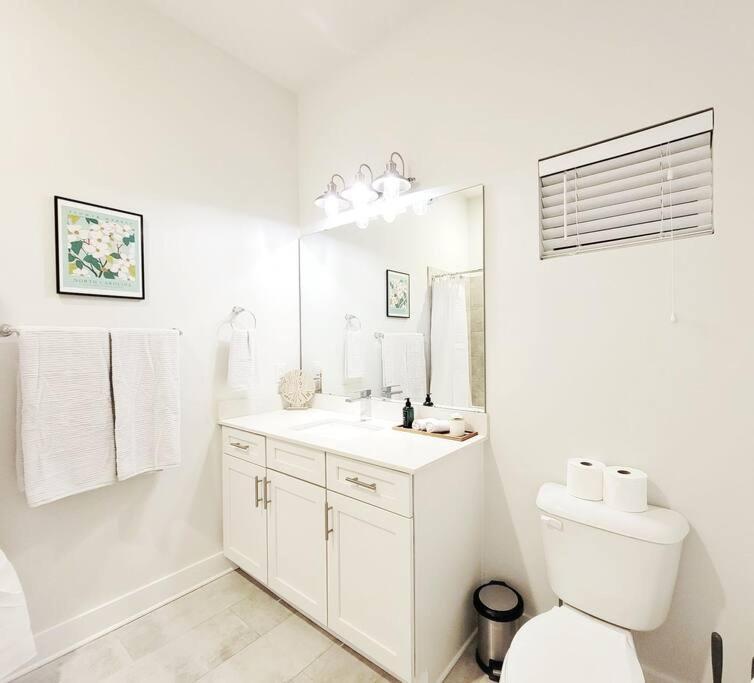 Appartamento New Stylish Getaway- 5 Mil To Uptown/3 Smart Tvs! Charlotte Esterno foto