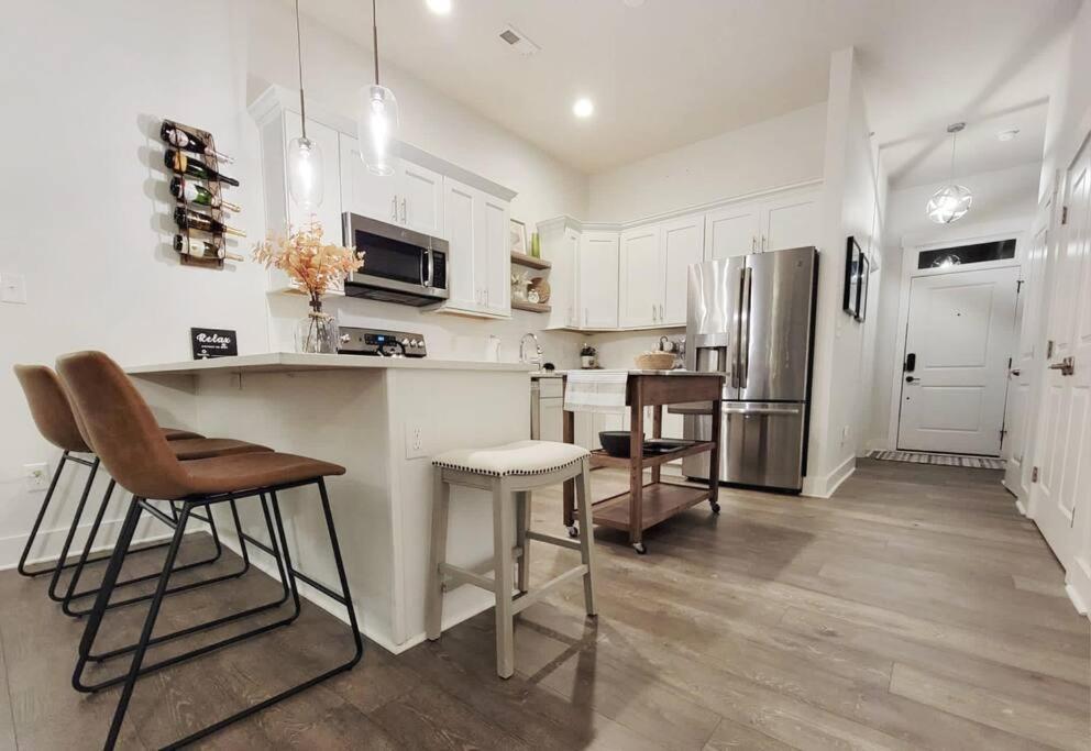 Appartamento New Stylish Getaway- 5 Mil To Uptown/3 Smart Tvs! Charlotte Esterno foto