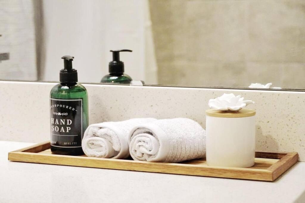 Appartamento New Stylish Getaway- 5 Mil To Uptown/3 Smart Tvs! Charlotte Esterno foto