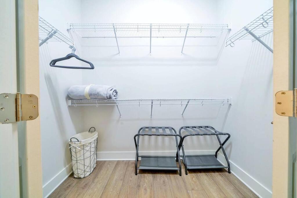 Appartamento New Stylish Getaway- 5 Mil To Uptown/3 Smart Tvs! Charlotte Esterno foto