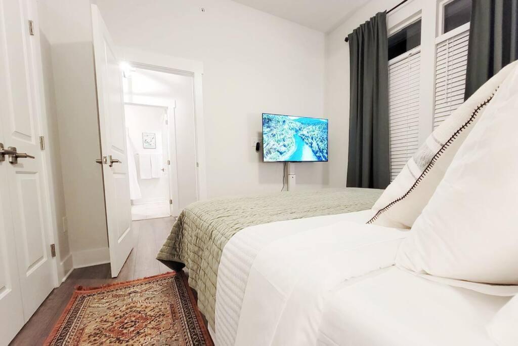 Appartamento New Stylish Getaway- 5 Mil To Uptown/3 Smart Tvs! Charlotte Esterno foto