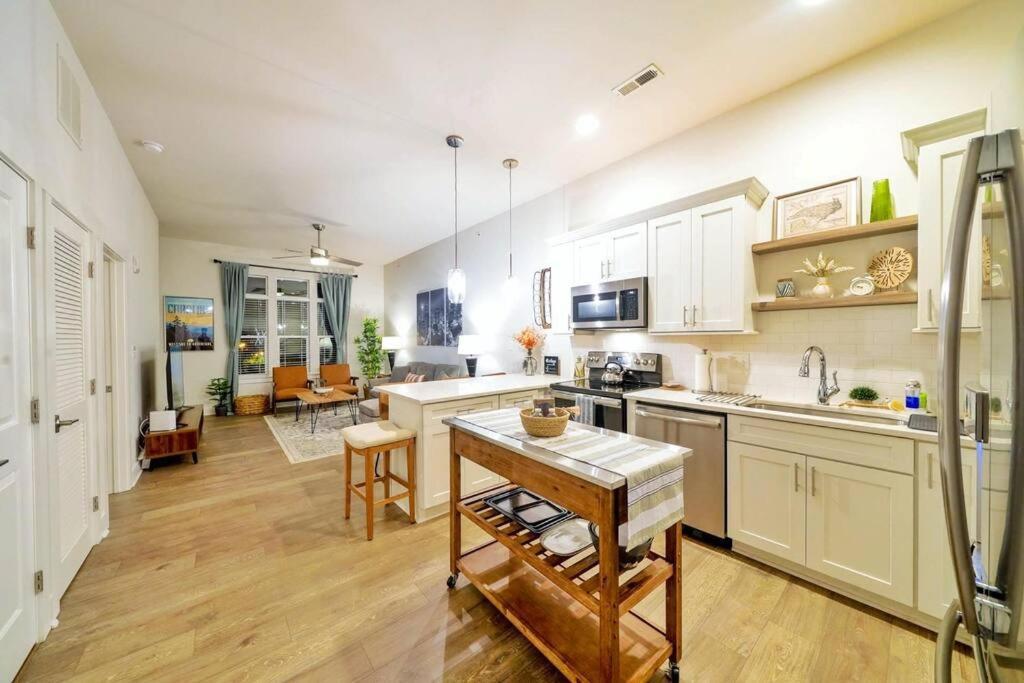 Appartamento New Stylish Getaway- 5 Mil To Uptown/3 Smart Tvs! Charlotte Esterno foto