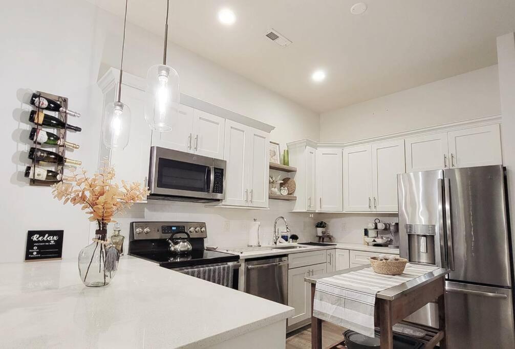 Appartamento New Stylish Getaway- 5 Mil To Uptown/3 Smart Tvs! Charlotte Esterno foto
