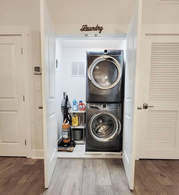 Appartamento New Stylish Getaway- 5 Mil To Uptown/3 Smart Tvs! Charlotte Esterno foto
