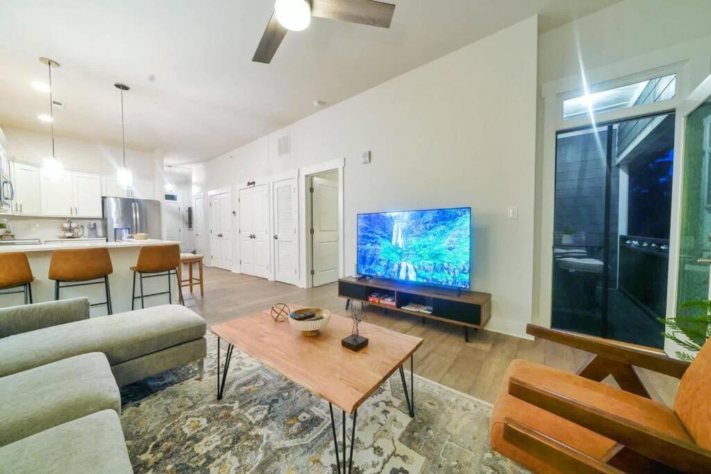 Appartamento New Stylish Getaway- 5 Mil To Uptown/3 Smart Tvs! Charlotte Esterno foto