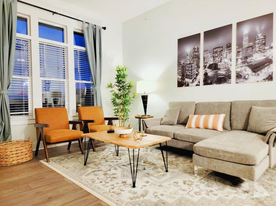 Appartamento New Stylish Getaway- 5 Mil To Uptown/3 Smart Tvs! Charlotte Esterno foto