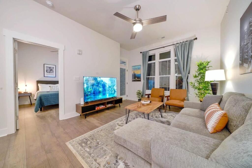 Appartamento New Stylish Getaway- 5 Mil To Uptown/3 Smart Tvs! Charlotte Esterno foto