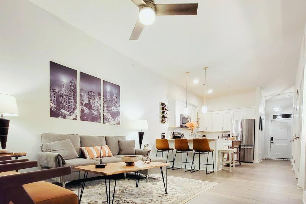 Appartamento New Stylish Getaway- 5 Mil To Uptown/3 Smart Tvs! Charlotte Esterno foto